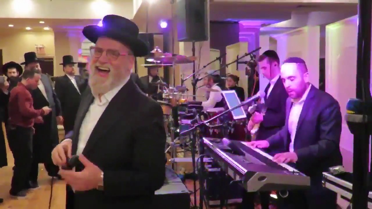 Michoel schnitzler rocking at a recent wedding in bp with Moshe Kestenbaum, Pinny Lunger & Simon en