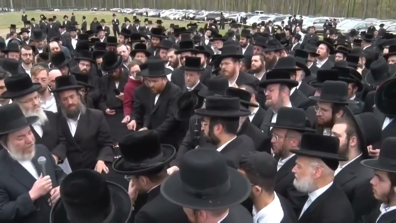 Pinki Weber saying his final words to Michoel Schnitzler
