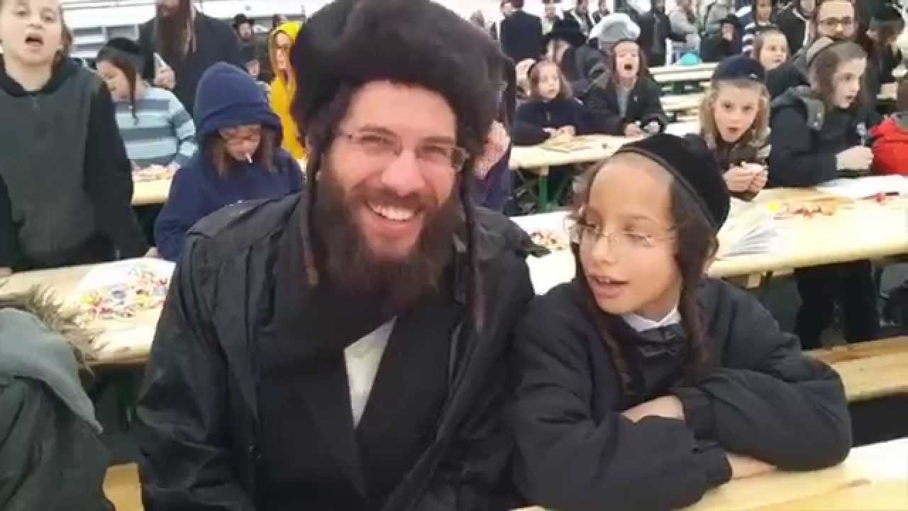 Beri Webber singing to the Children in Uman 2015