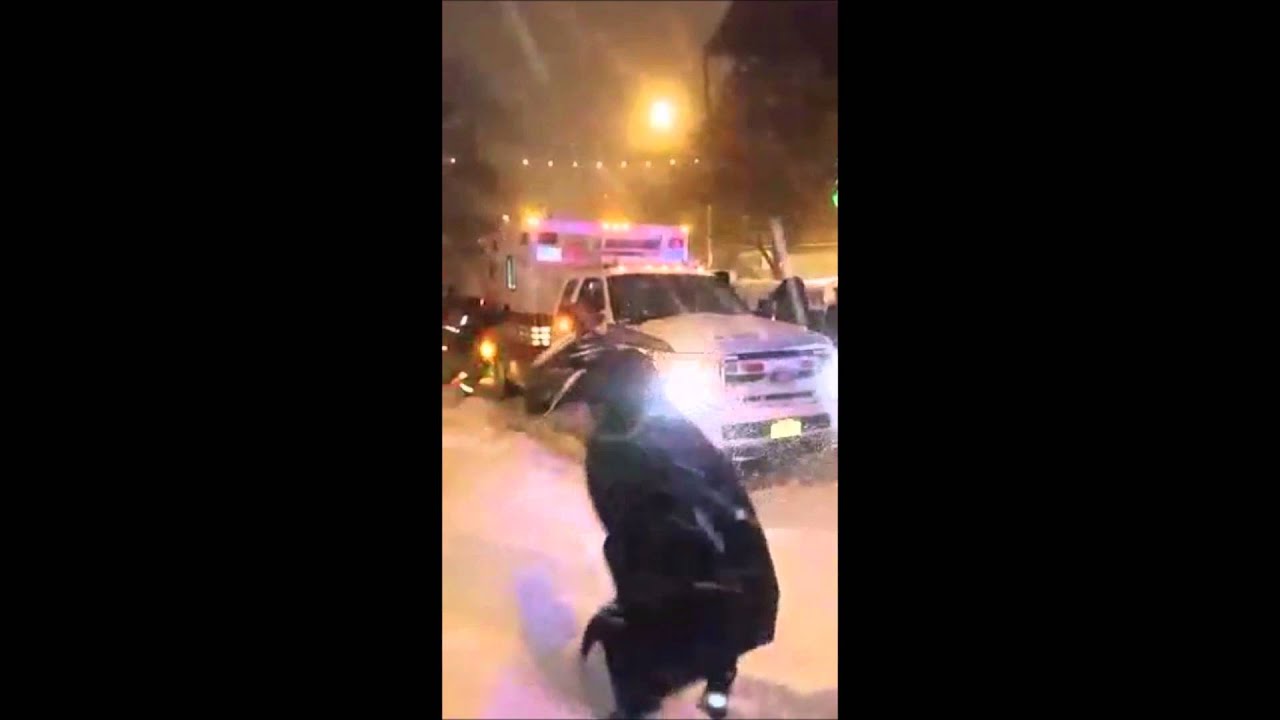 Williamsburg Jews Push Stuck FDNY Ambulance In Blizzard