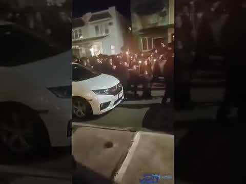 ויו"ט היה עושה בצאתו..! מלוים כ"ק אדמו"ר מסקולען ירושלים שליט"א באבוקות של אור ברחובות ב"פ בדרך לא"י