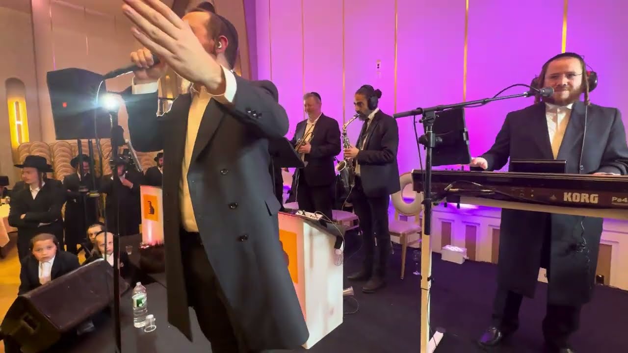 Englander & Kahan Wedding  ||  Singer Sruly Green with Avrumi Berko on the keys