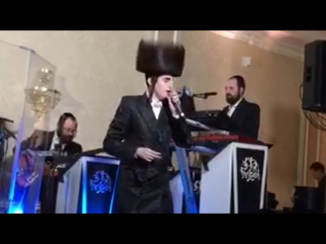 Motty Steinmetz singing 'Brivele'