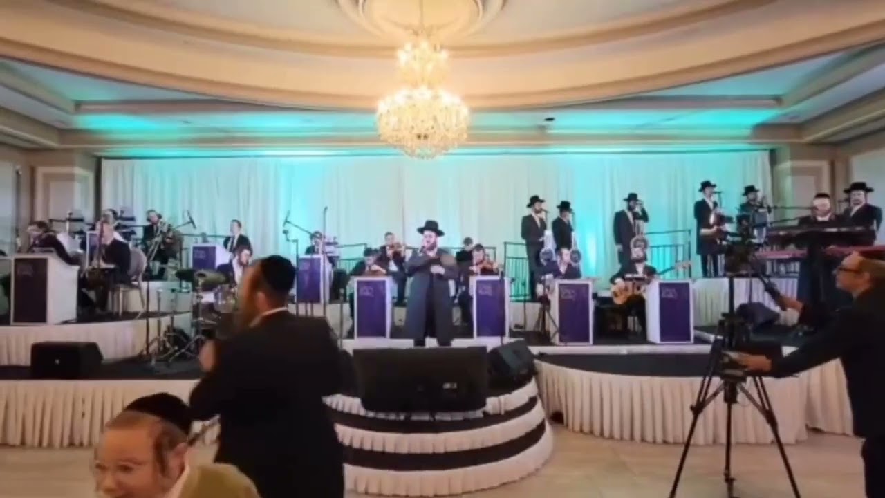 Shea Kaller Production Yidi Bialostozky Velvi Feldman Yehuda Zilberberg Shira Choir