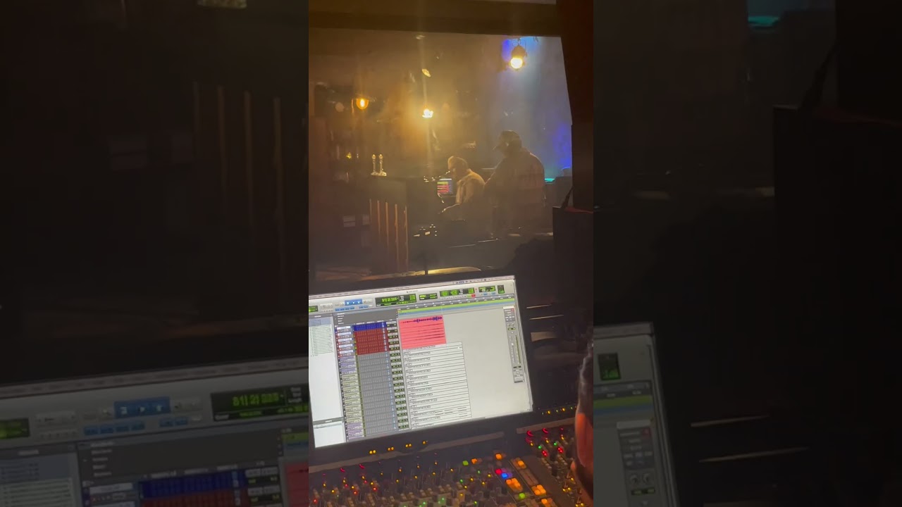 תכלת ולבן Live, נבנה את חורבותינו.. 🌗 אמן בקרוב.