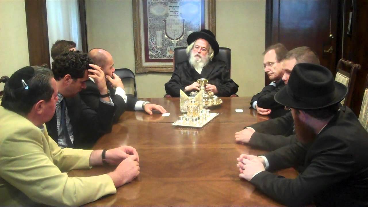Munkatcher Rebbe with Hungarian diplomats Part 2/3