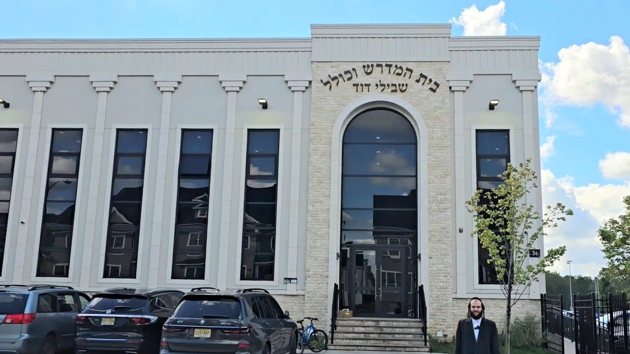 Kapparos, Tashlich, and Daled Minim — all in one location at Oak & Vine! At Shvilei Duvid shul.