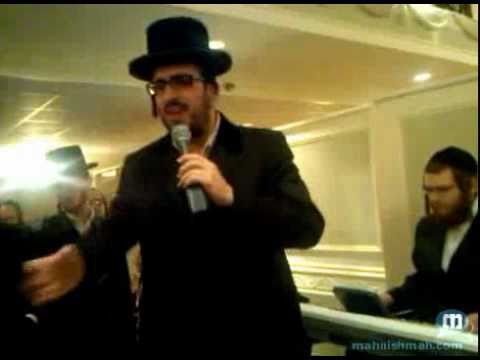 Lipa Shmeltzer At A Wedding