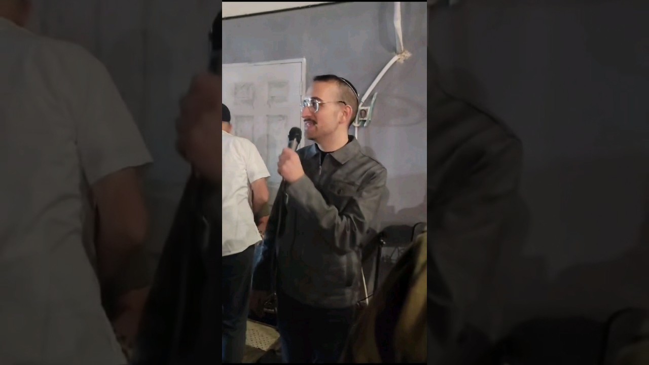 דניאל סעדון משמח את חיילי צה"ל יחד עם חברת זלמנס שמפנקים את החיילים