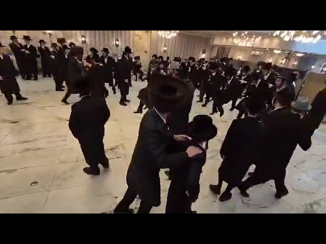 יואלי דוידוביץ 🎤 איציק אייזנשטט 🎹 מקפיצים בחתונה נאר אמונה 🎶