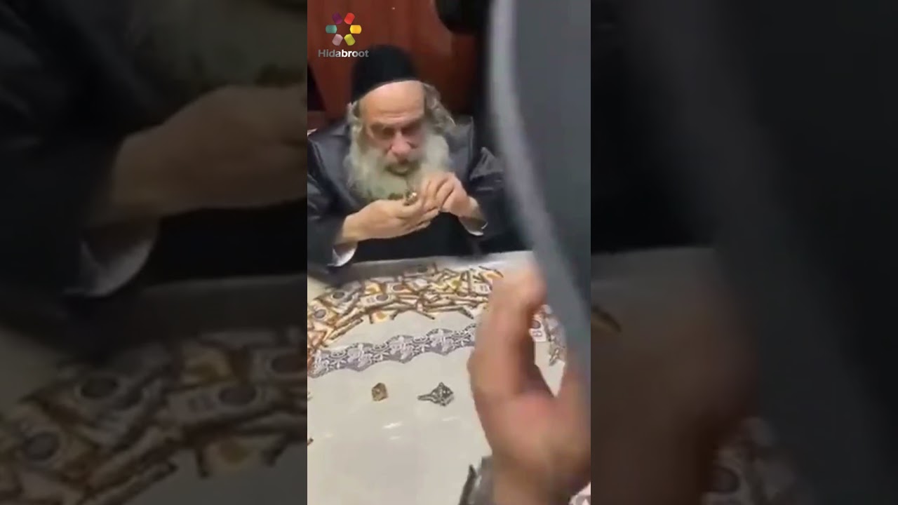Kabbalistic Plays Dreidel On Chanukah! #Dreidel #Latkes #Chanukah2024 #chanukah #hanukkah