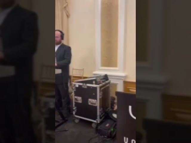 Yanky Briskman 🎹 Menachem Moskowitz 🎤 Ari Kohn 🎸
