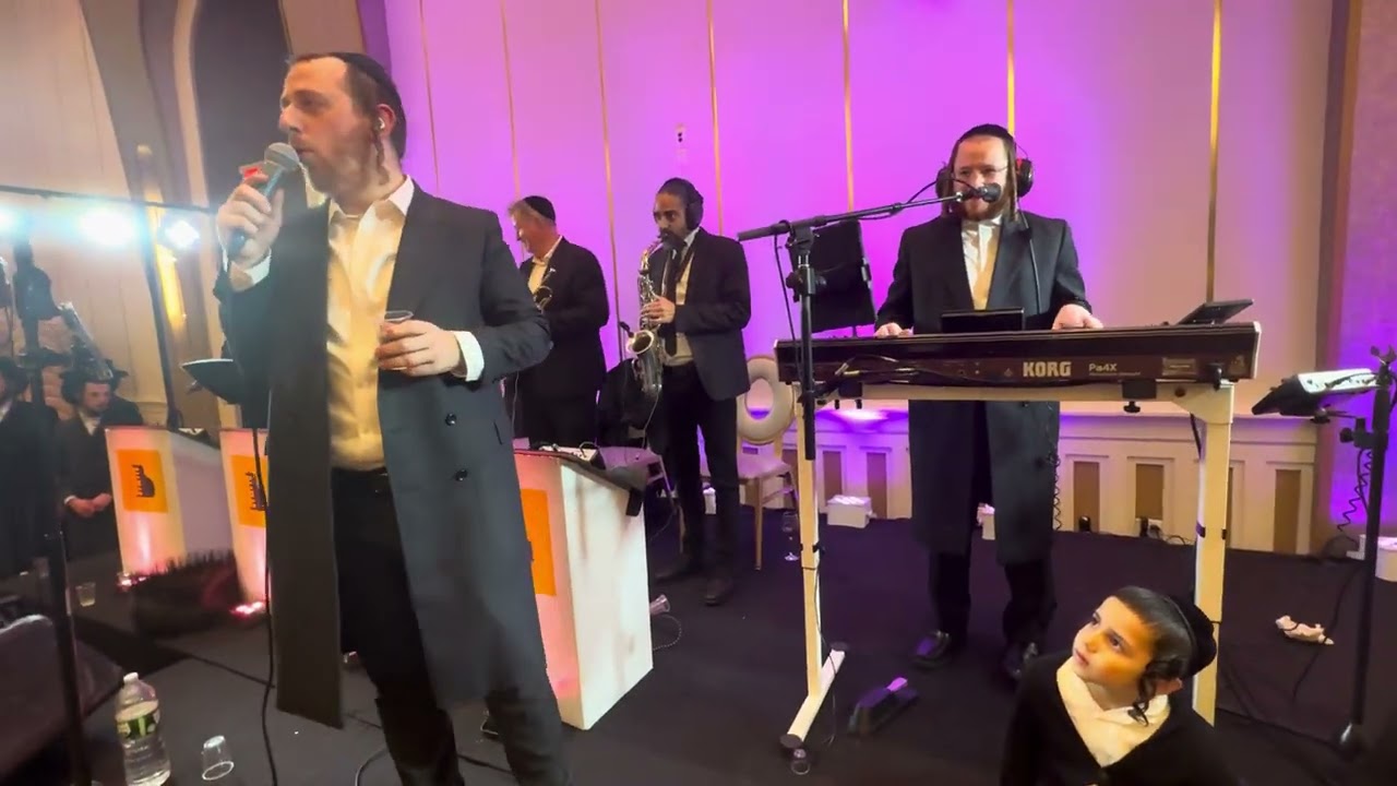 Englander & Kahan Wedding  ||  Singer Sruly Green with Avrumi Berko on the keys