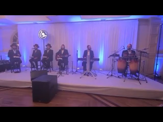 Live Kumzitz! - Duvid Berger & Lev Voices קומזיץ עם דוד ברגר ומקהלת לב