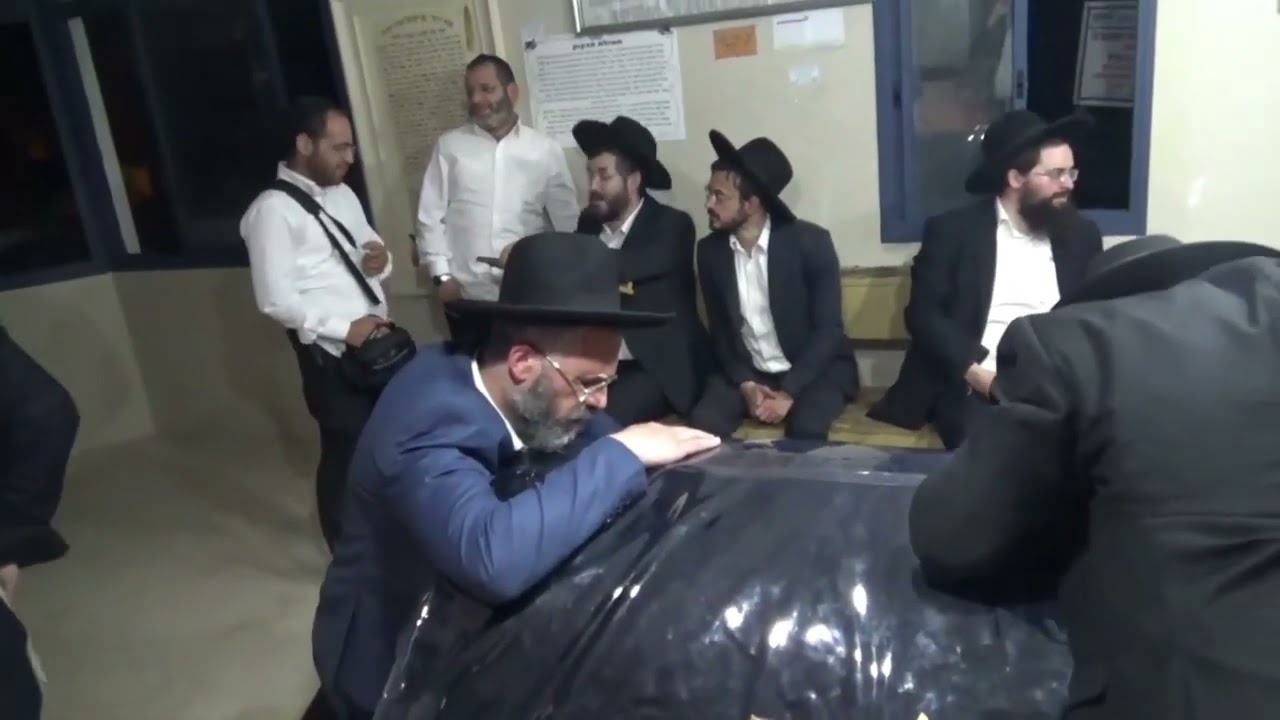 Dayan & Rosh Kollel Rav Shlomo Sharvit Prayers For BH Rabbis To Win Holy Wars