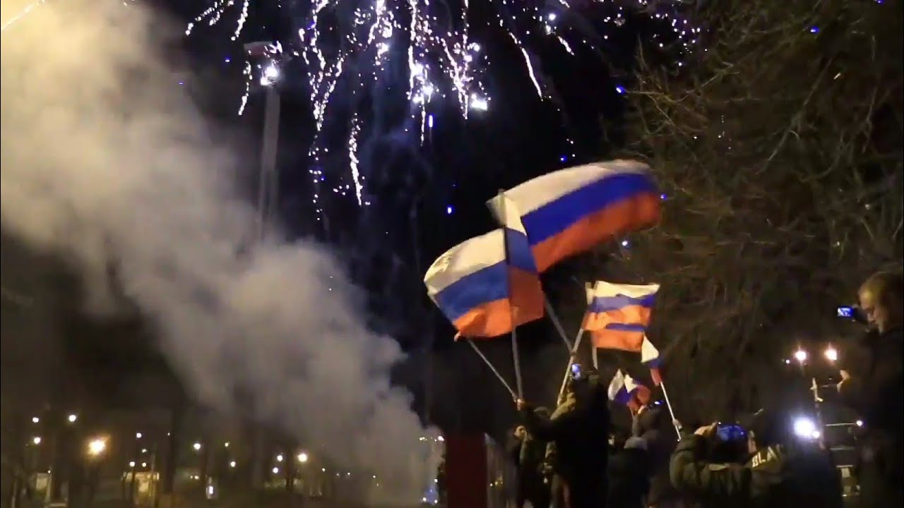 Pro Russian separatists In Donetsk Celebrate As Putin Signs Decree on Republic Independence