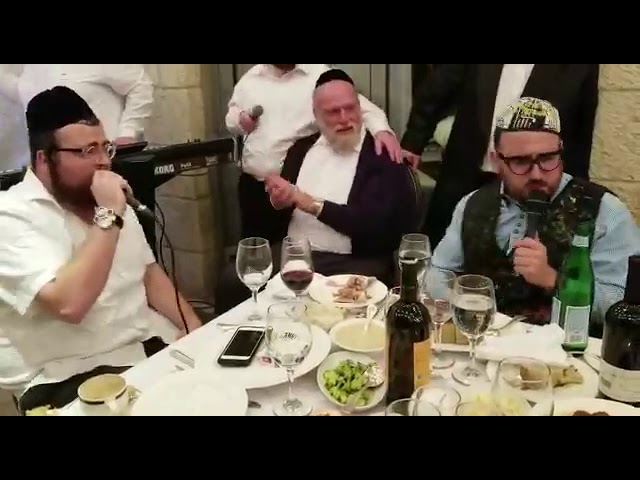 Lipa schmeltzer singing with Michoel schnitzler in Israel-מיכאל שניצלר עם ליפא שמעלצער סוכות תשע"ח