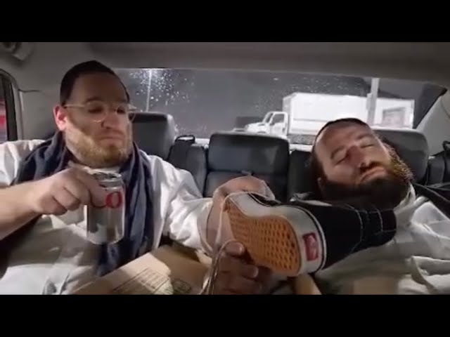 Mendy Ungar Pranks His Friend While He Is Sleeping In The Car