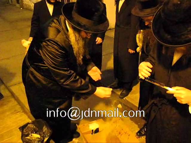 Spinka Rebbe @ Kaporos  Erev Yom Kipur 5772