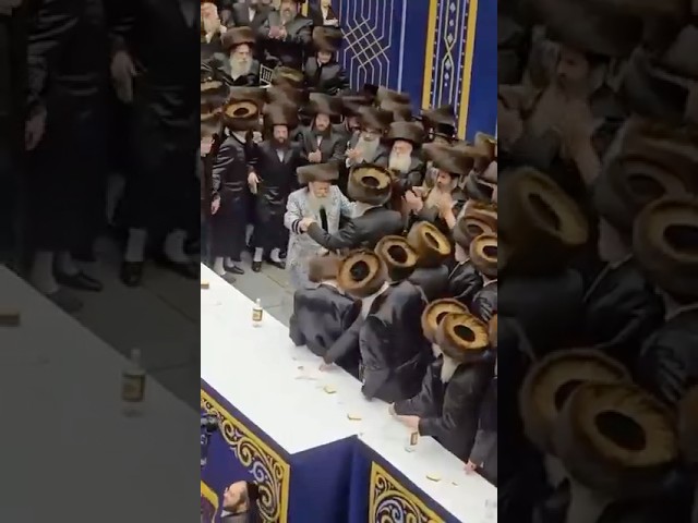Bobov Rebbe Dances at his Grandchild’s Wedding | האדמו”ר מבאבוב שליט”א בריקוד בחתונת נכדו
