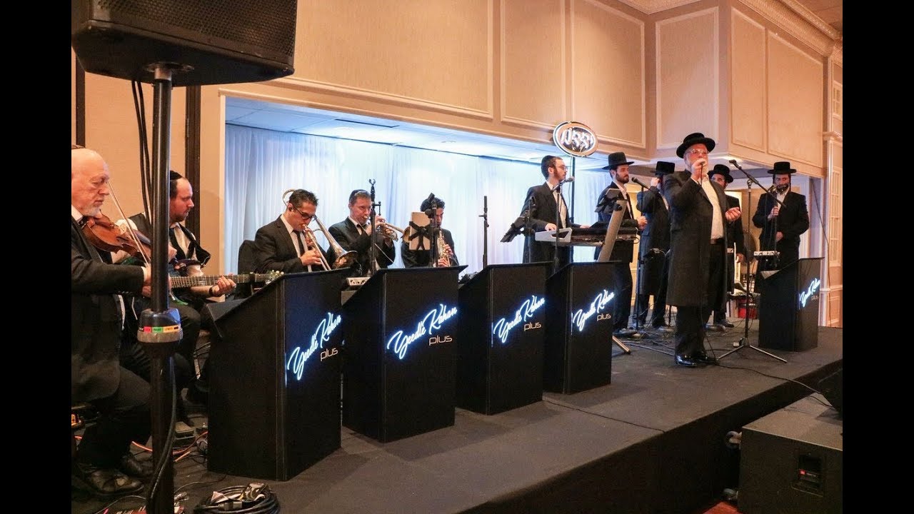 Michoel schnitzler rocking at a wedding in ateres chaya, with yeedle kahan production, yedidim choir