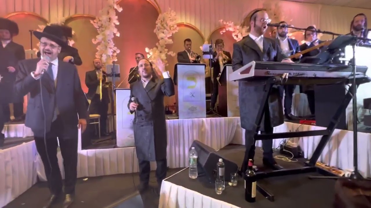 Chaim Kahana Wedding | הכנסת אורחים | Singers Lipa Schmeltzer & Yissocher Gutman with Shira.