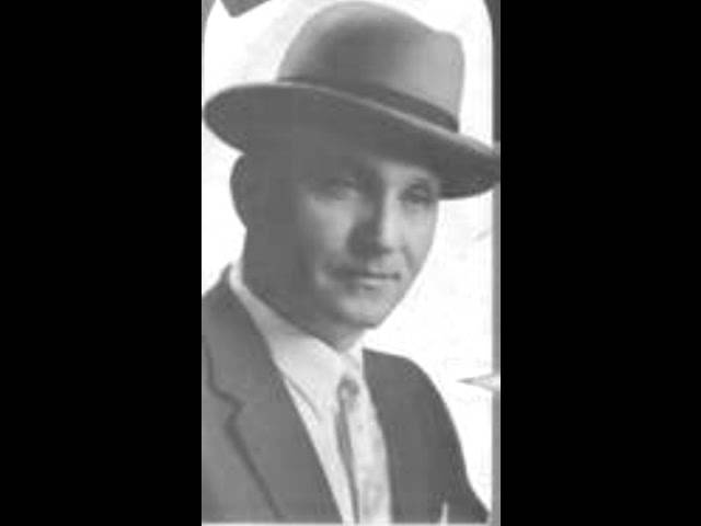 Cantor Shlomo Mandel- V'hu Rachum