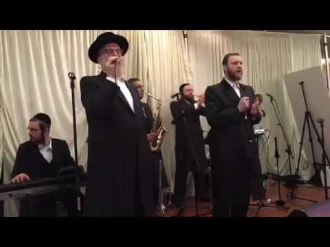 Michoel schnitzler singing MBD's yiden. With yumi lowy at a wedding in Canada. Enjoy!