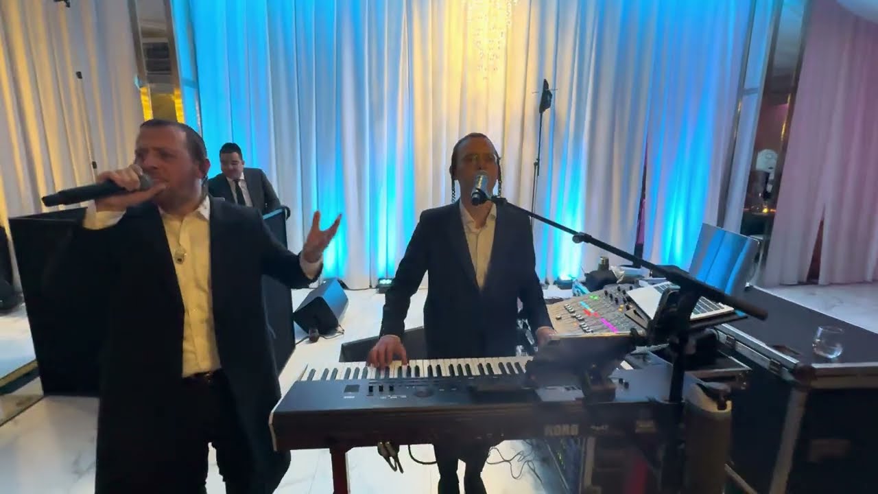 Kessin Wedding | Singer Sruly Green and Yossi Shtendig on the keys
