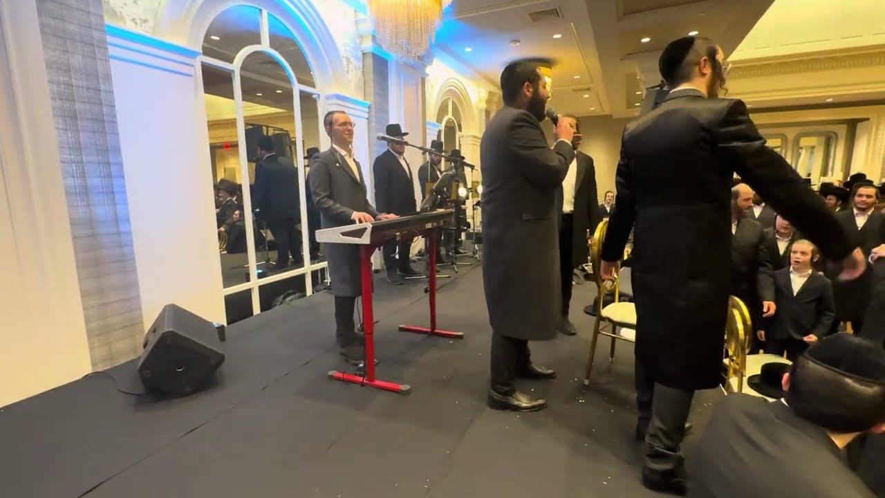 Markowitz & Goldberg Wedding | Singer Kalmy Schwartz and Yossi Shtendig on the keys
