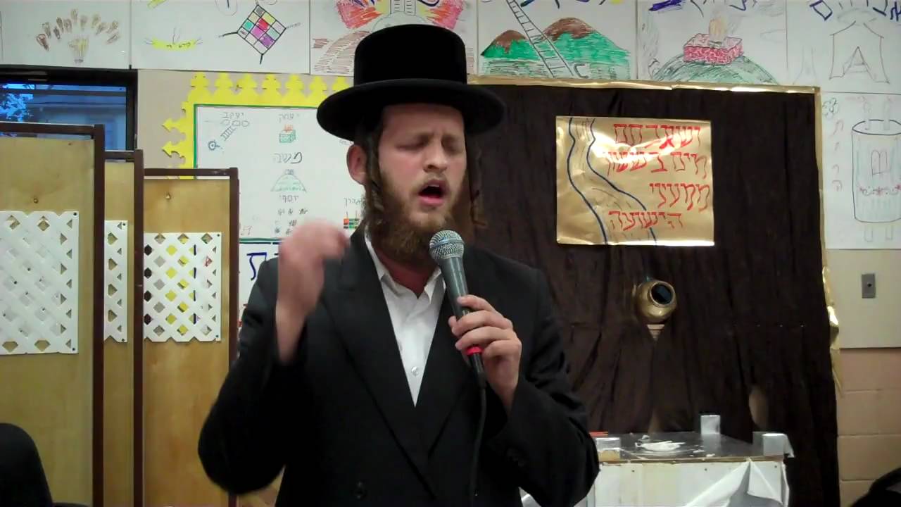 Shimmy Engel sings at Rubashkin Gathering in Munkchater Camp 7