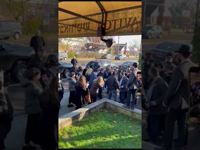 Argentina's President-Elect Makes First Visit to the Rebbe's Ohel
