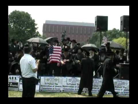 Rabbi Meir Tudors Silber at Anti-Zionist Protest in Washington DC 2