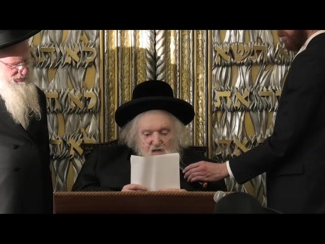 A moment of closure after 70 years during the Historic speech of the Posek Hador in Yeshivas Chevron