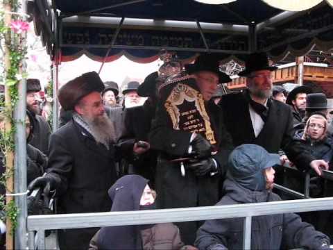 Krasna Hachnosas Sefer Torah in Boro Park