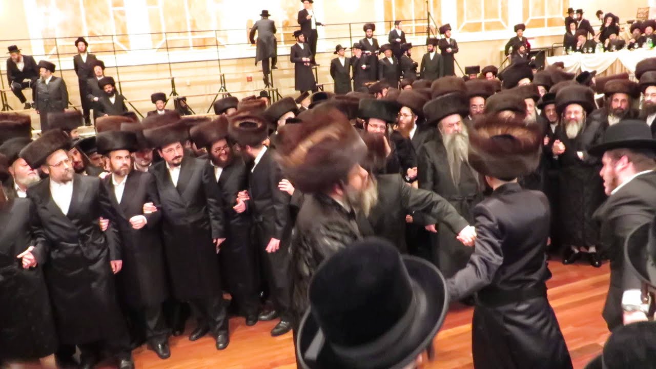 Simchas Beis Munkatch Brashov, Rosh Yeshivas Munkatch Dancing with Chosson