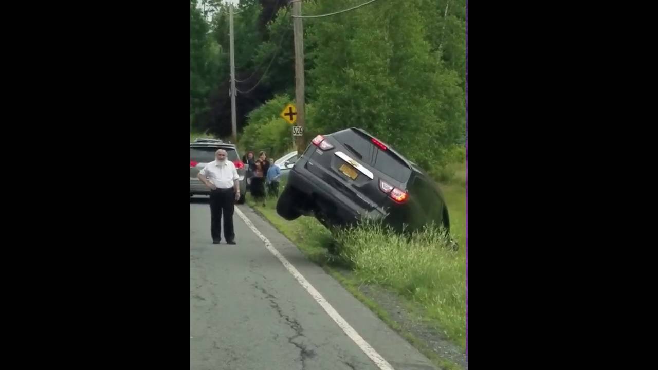 Car Goes Off The Road On Old Liberty Rd In Monticello