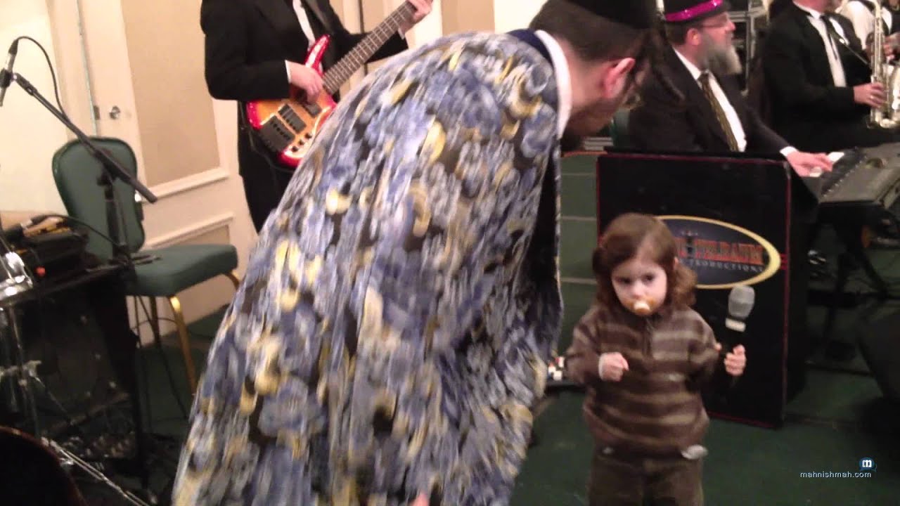 Lipa Dancing With His Son On Stage At Bein Ish