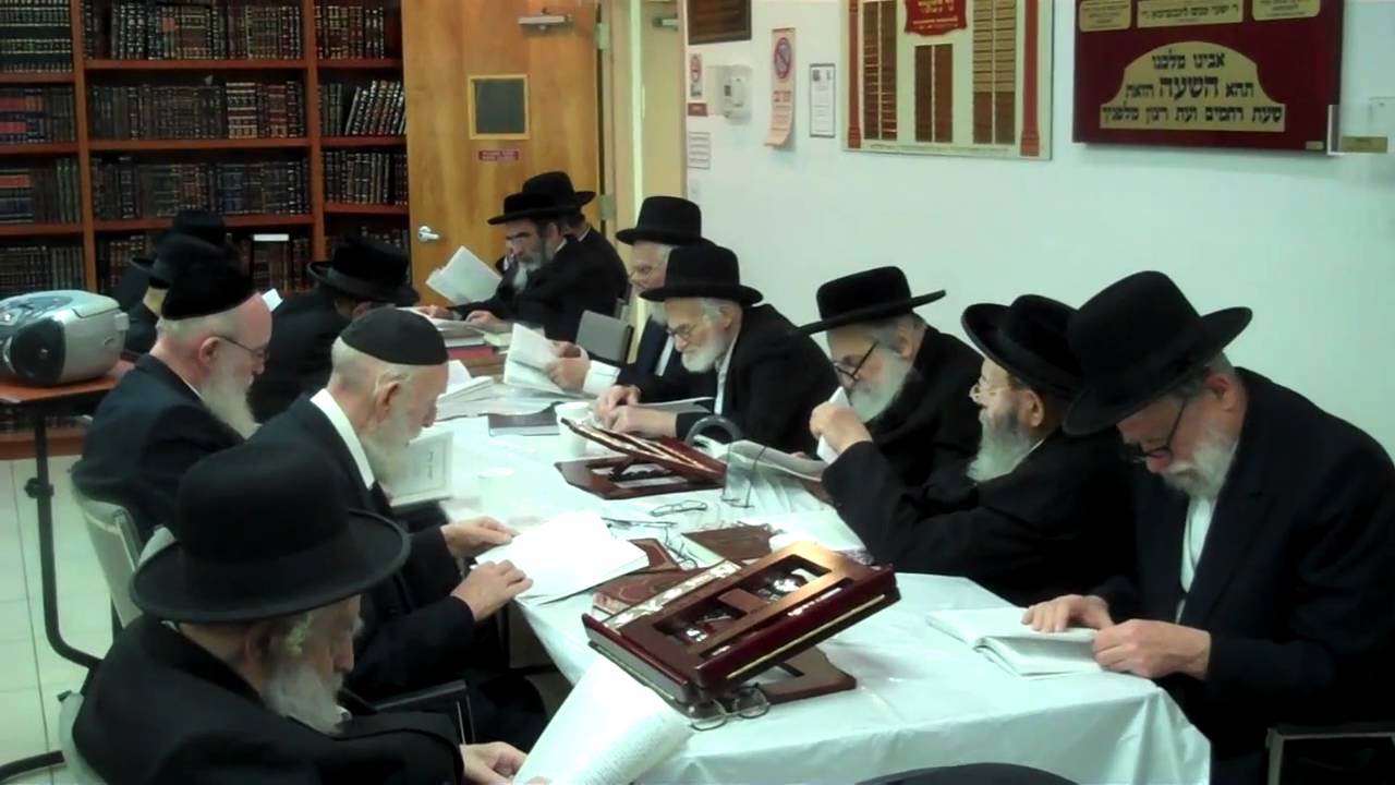 Senior Jews learning in Miami Florida