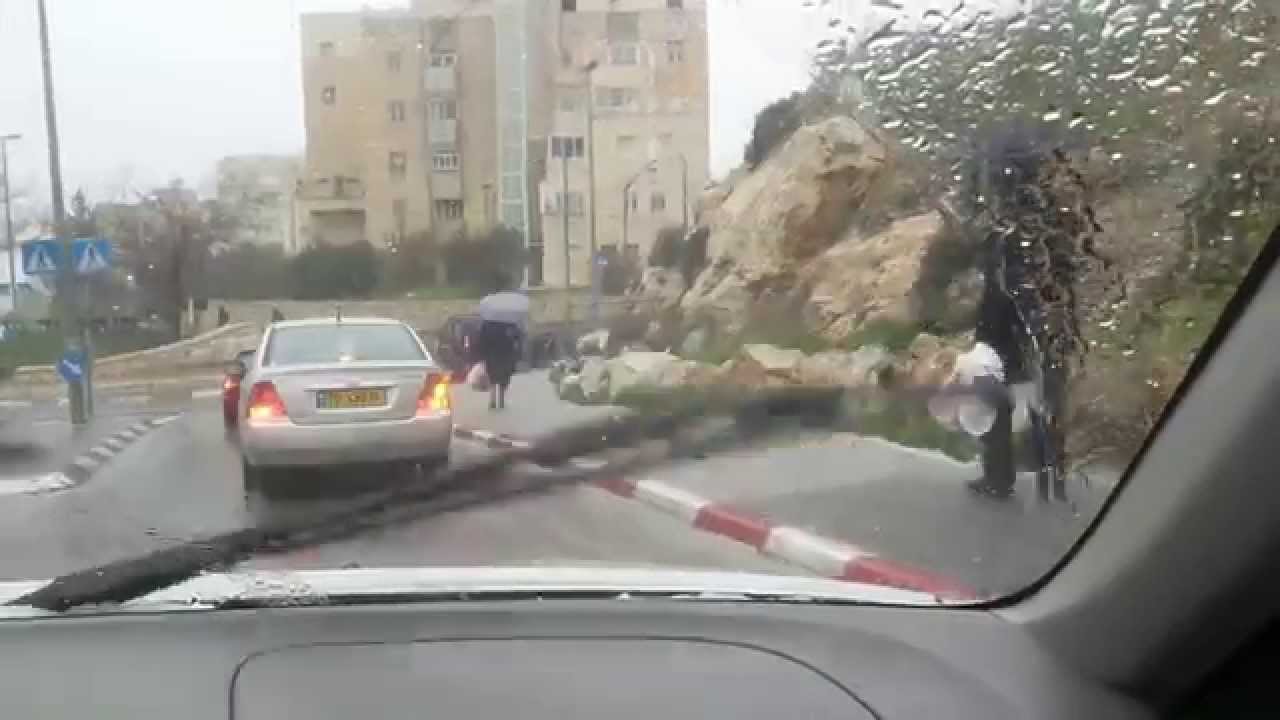 Highways Close and Stores Empty as Snowfall Starts Sticking in Jerusalem |  השלג בירושלים