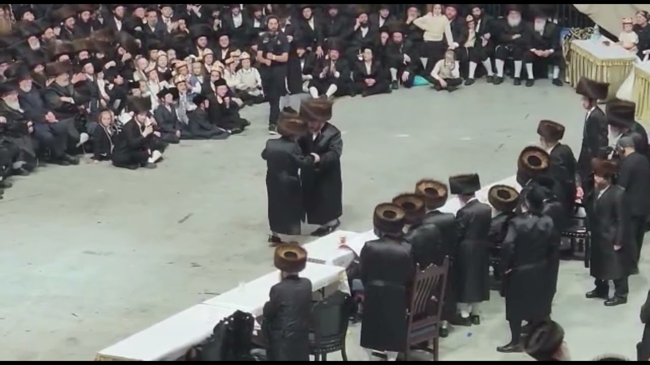 Viznitz Rebbe R' Mendel Dances Mitzvah tantz At His Great Nephew's  Wedding - Sivan 5783