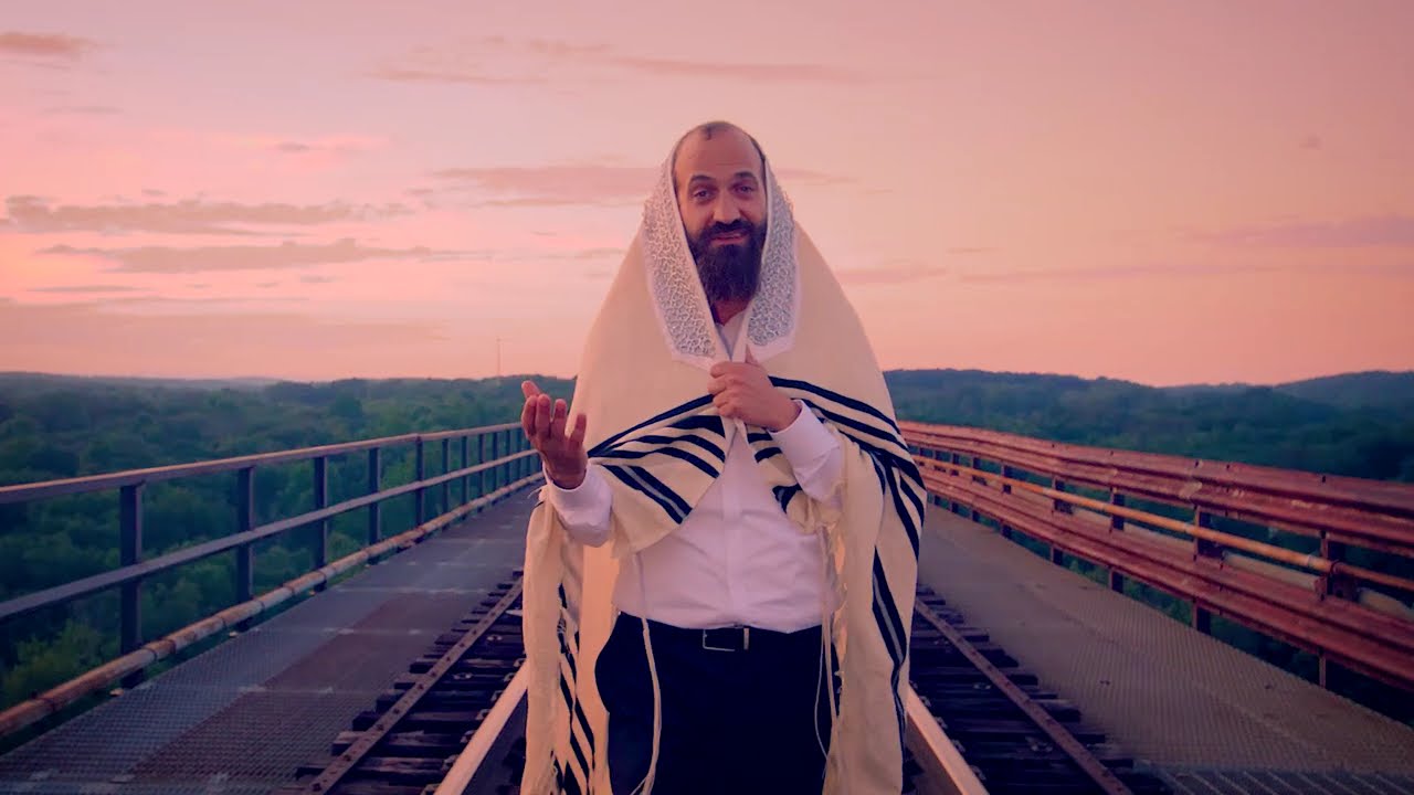 Totty, I Am Here [Official Video] - Yossi Weinberger
