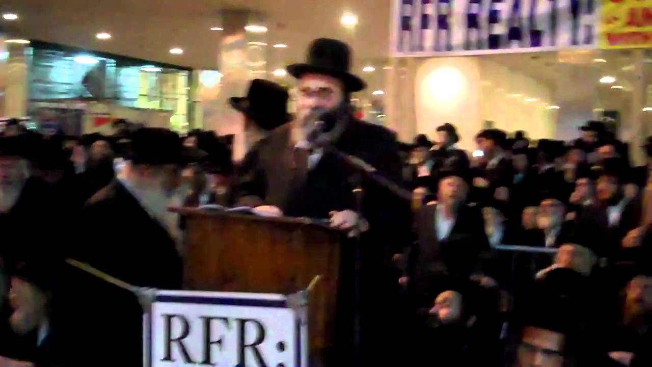 Thousands of Orthodox Jews Protest "RFR Realty" 1