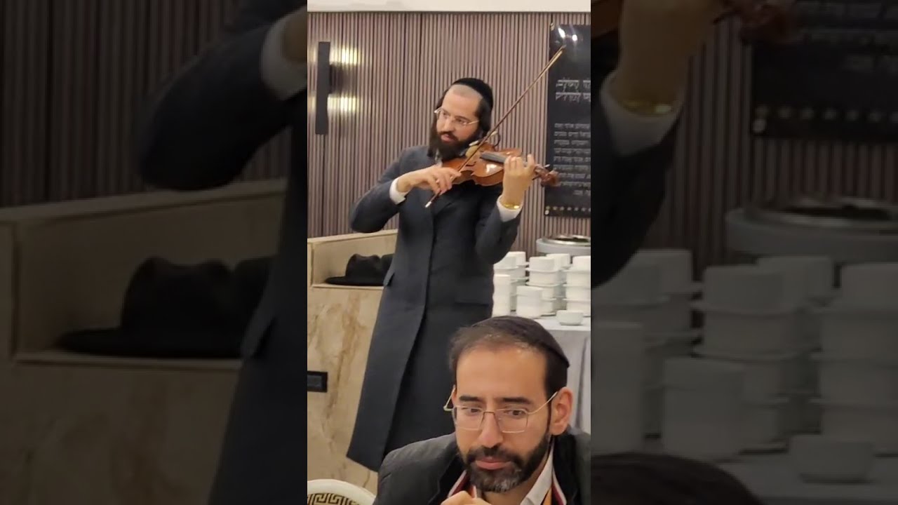 שרוליק לפקוביץ מנעים בכינורו בוועידת חלקי בקהילתי
