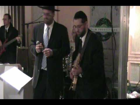 Yeedle Singing AT A Chasuna In The Atrium With Ari Boiangiu On Guitar.mp4