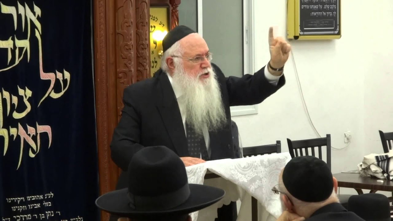 HaRav Yacov Benaim Delivers Hespedim for HaRav Neuwirth ZT"L [HD]