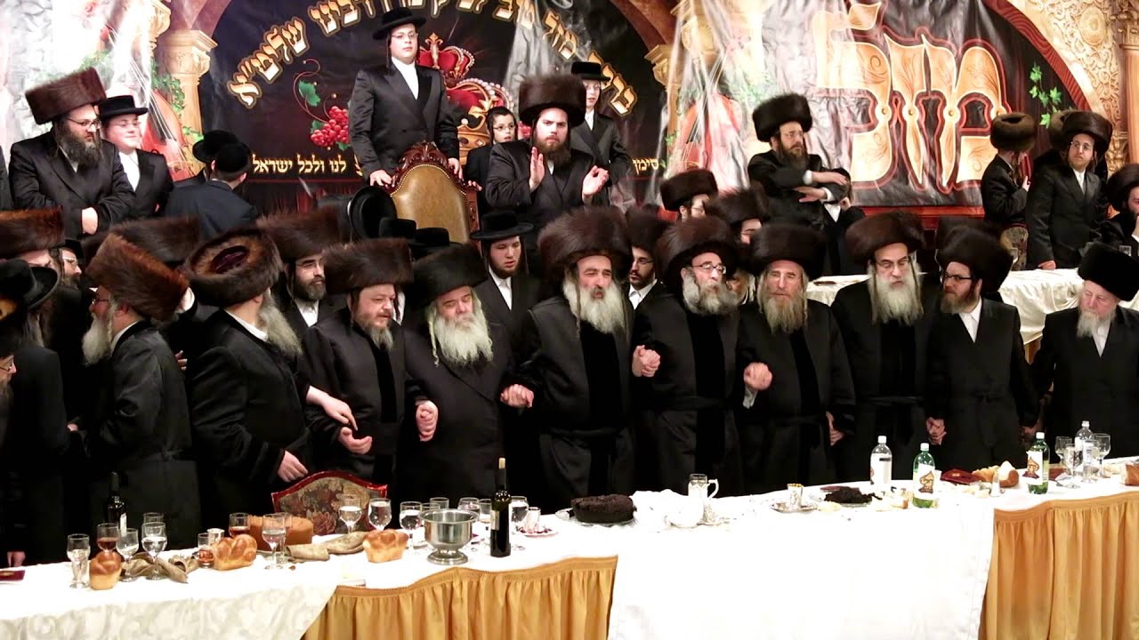 Simchs Beis Krula, Headtable Dance at the Chassuna, Admor M'Kretchnof dancing