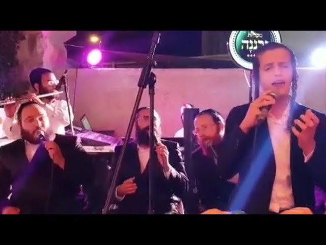 Dudi Linker Singing With Naranenu Choir, Lumir Machen Kiddish.