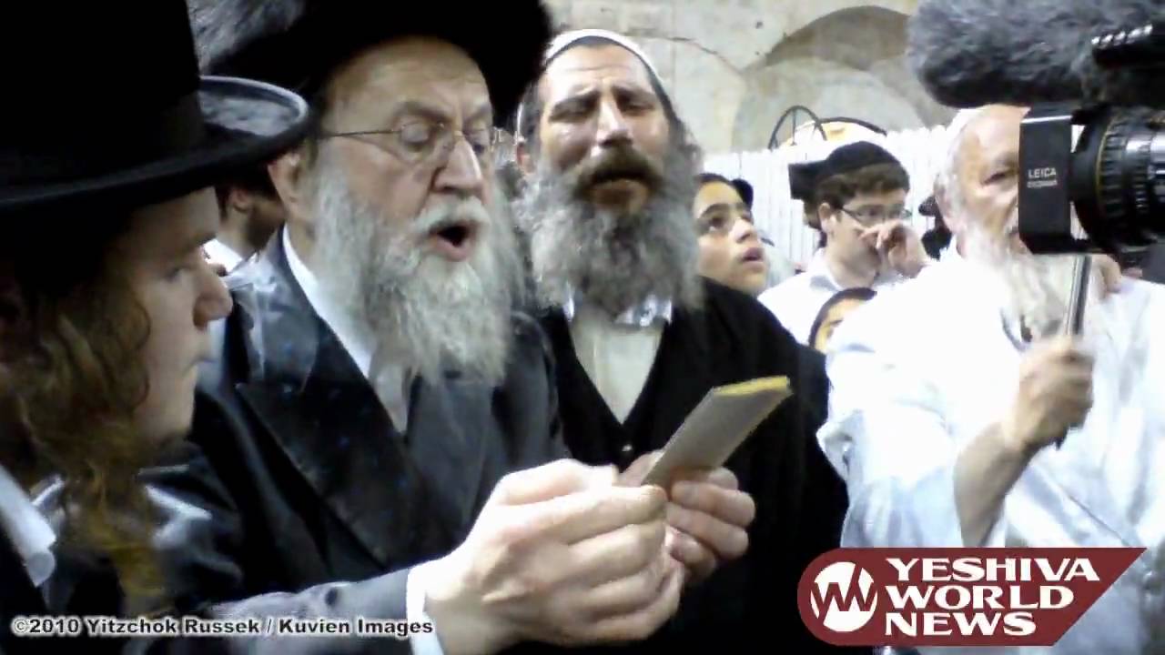 Motzei Shabbos Lag BaOmer 5770 in Meron