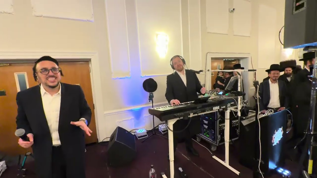 Lipa Schmeltzer singing at the wedding of Shloimy Zorger | A Sruly Singer Production.